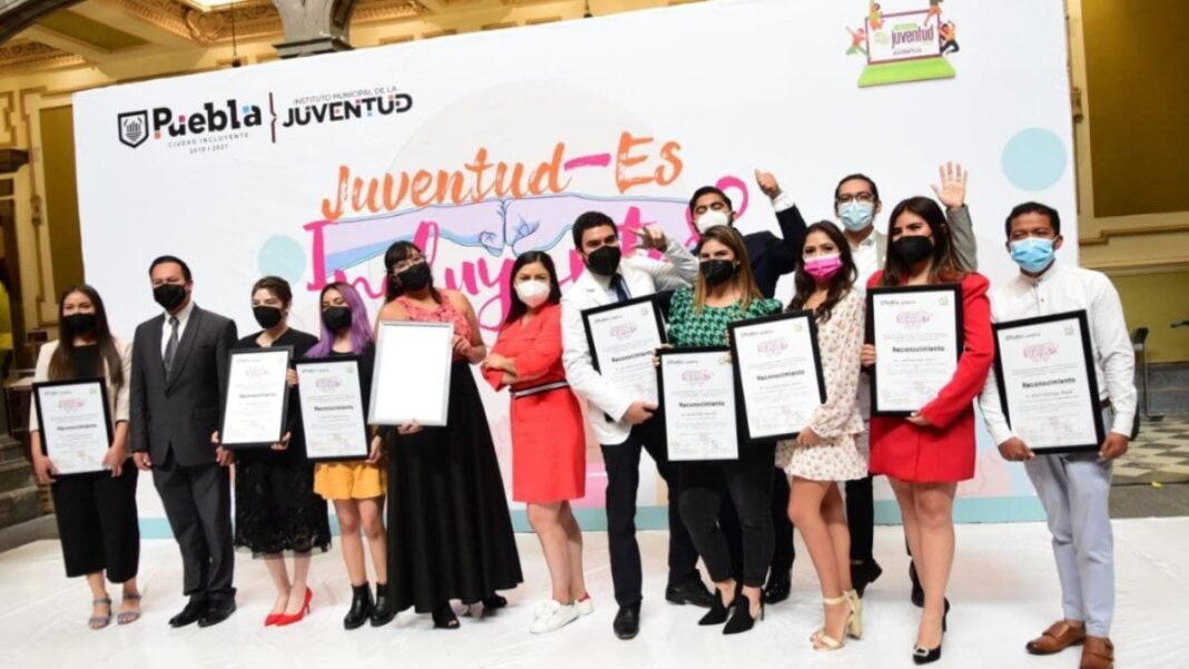 Entrega Ayuntamiento de Puebla reconocimientos a la juventud destacada en diversos ámbitos de acción Entrega Ayuntamiento de Puebla reconocimientos a la juventud destacada en diversos ámbitos de acción