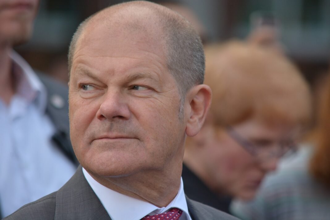 Angela Merkel felicita a Olaf Scholz, ganador de elecciones en Alemania