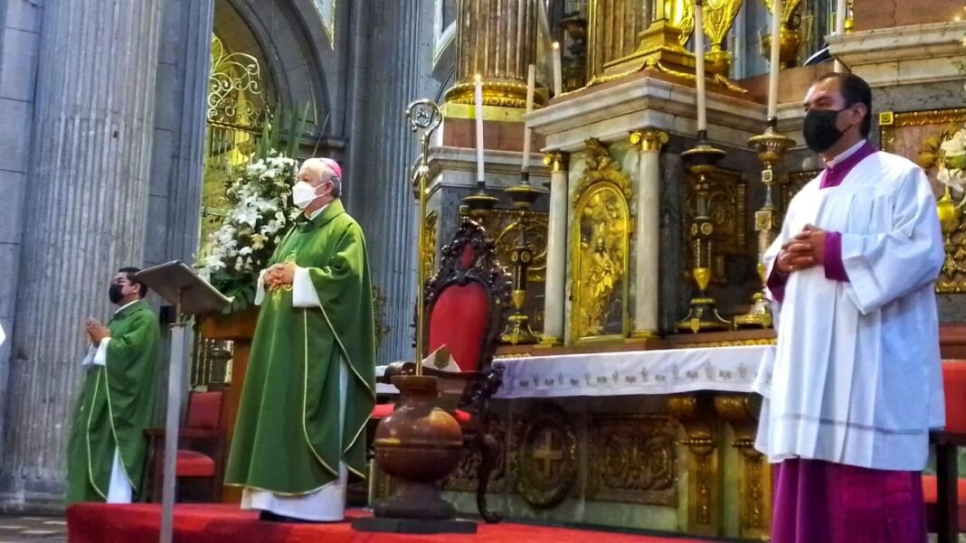 Pide arzobispo de Puebla a autoridades que ocupen el poder parar servir