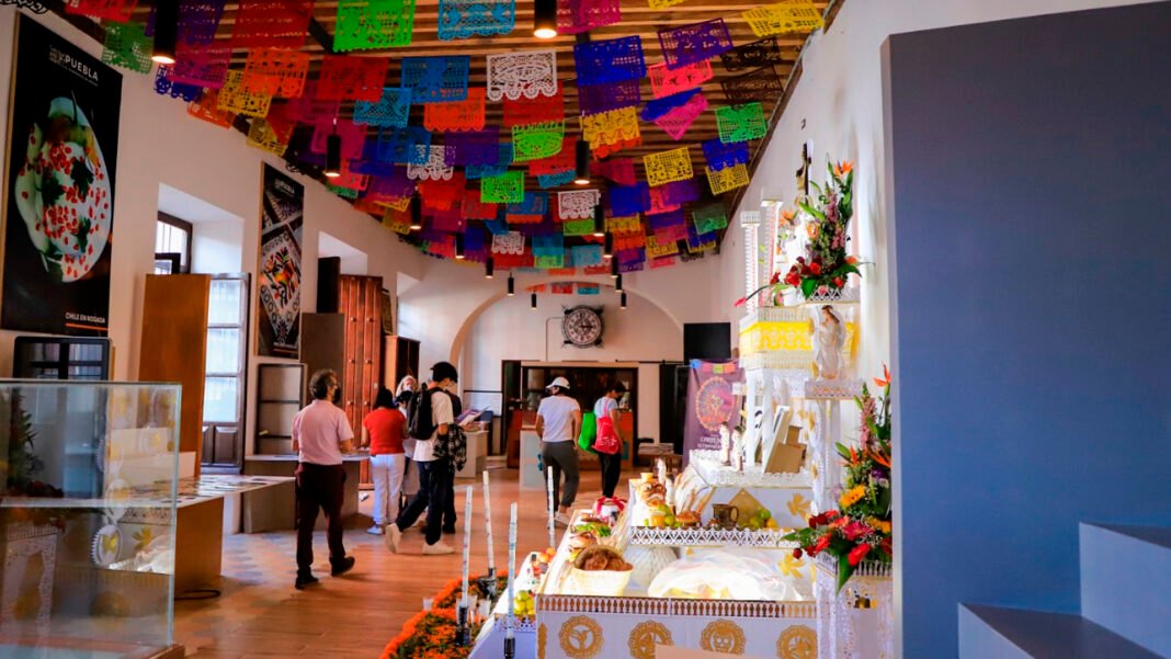 Atiende Turismo de Puebla a más de 73 mil visitantes en temporada de muertos Atiende Turismo de Puebla a más de 73 mil visitantes en temporada de muertos
