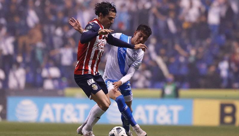 Puebla recibe a Chivas en busca del pase a la liguilla