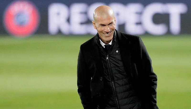 Zidane al banquillo del PSG
