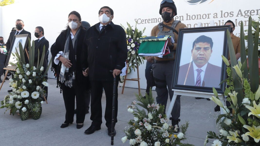 Asegura gobernador de Puebla que se trabaja para esclarecer el triple homicidio de tres agentes ministeriales Asegura gobernador de Puebla que se trabaja para esclarecer el triple homicidio de tres agentes ministeriales