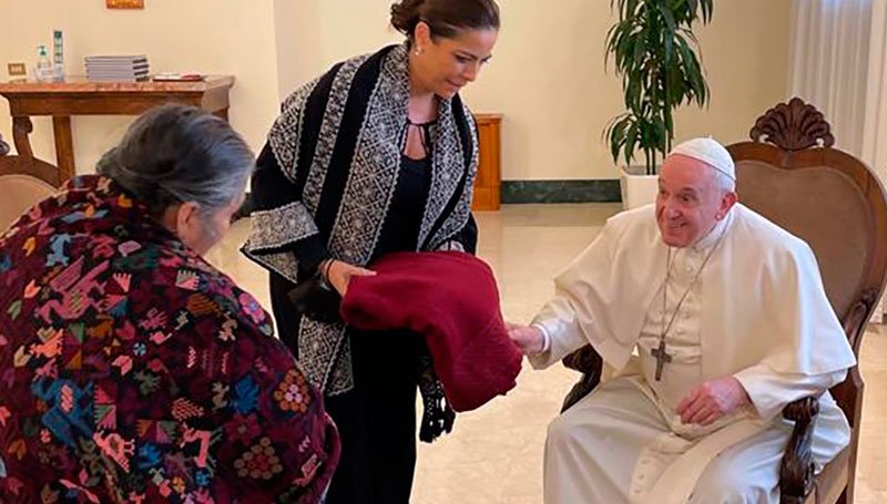 Recibe Papa Francisco artesanías de Puebla Recibe Papa Francisco artesanías de Puebla