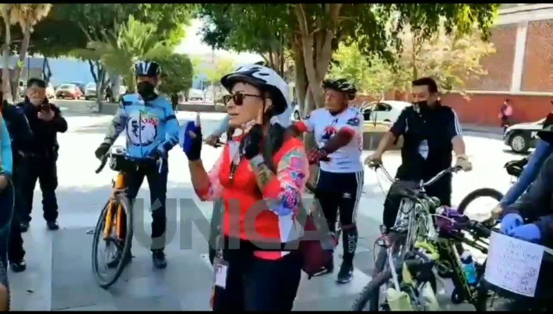 Se manifiestan en contra del posible retiro de la ciclovía del Bulevar Hermanos Serdán
