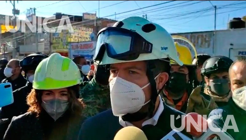 Recorre Eduardo Rivera la «zona cero», donde una explosión dejó una persona sin vida y varias lesionadas
