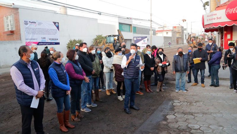 Rivera Pérez supervisa avance de pavimentación en Camino Real