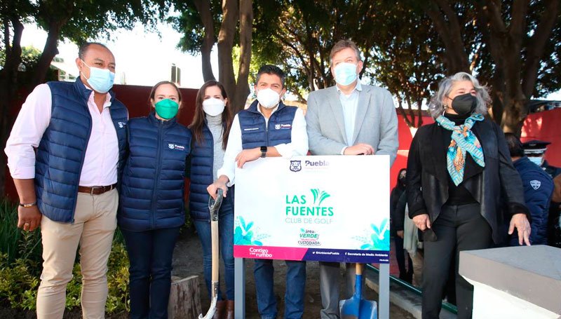 Edil de Puebla entrega 25 certificados de custodia de áreas verdes