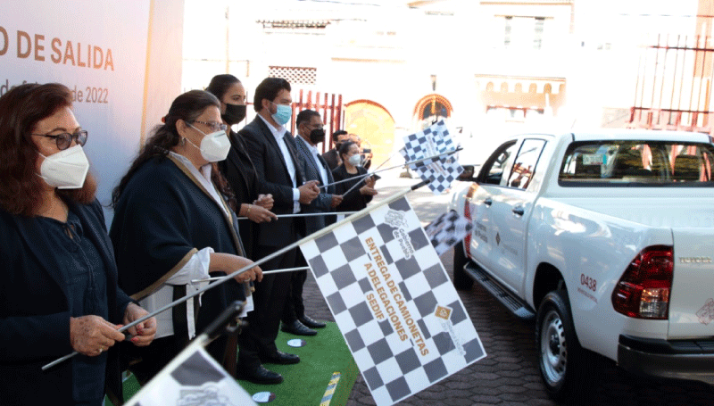 Entrega presidenta del SEDIF camionetas a 19 delegaciones regionales Entrega presidenta del SEDIF camionetas a 19 delegaciones regionales