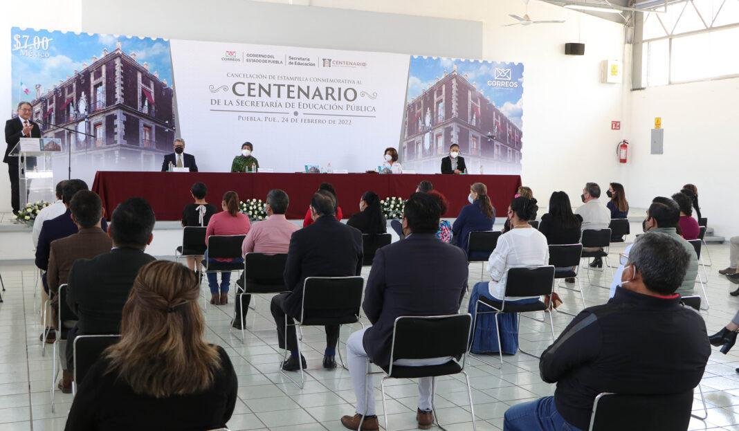 Festeja SEP 100 años de su fundación con emisión de estampilla postal