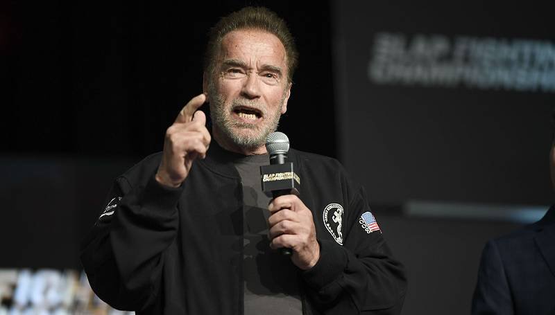 Arnold Schwarzenegger pide a Vladimir Putin frenar la guerra