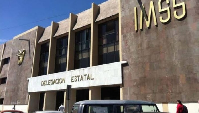 Protestan trabajadores del IMSS en Puebla