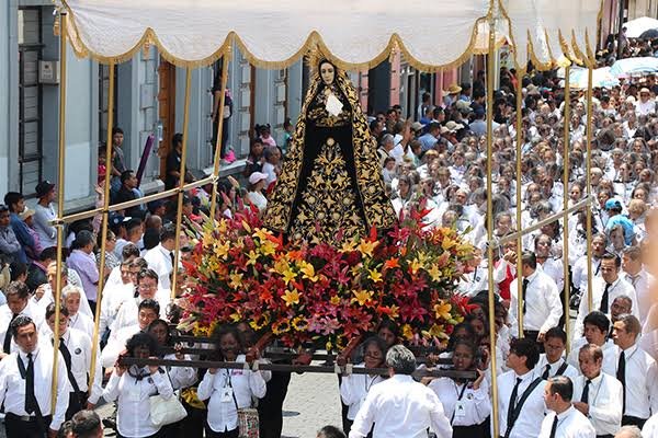 Virgen de la Soledad solo es porteada por mujeres