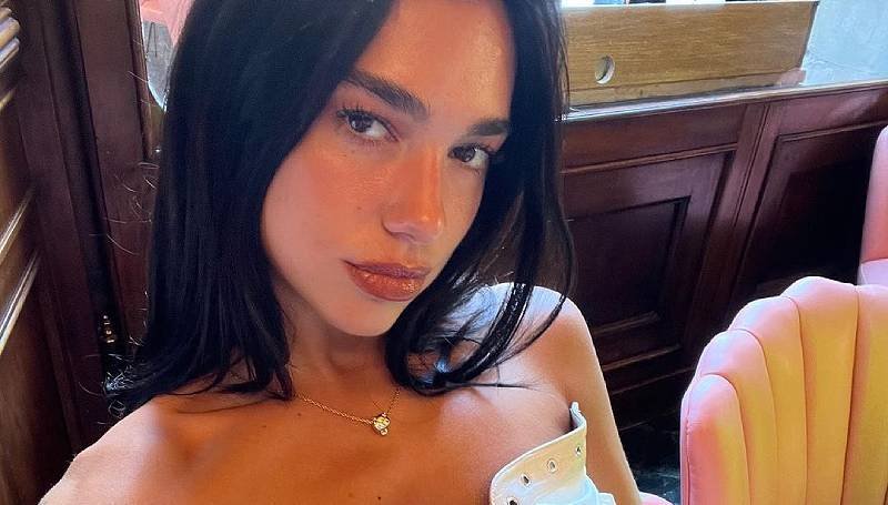 Dua Lipa usa botas mexicanas