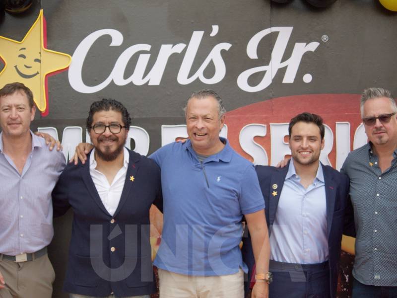 Carl´s Jr abre restaurante en Vía Atlixcáyotl