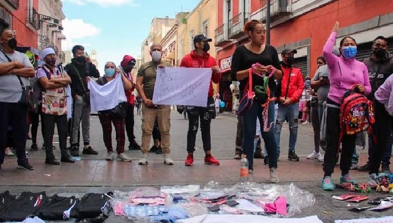 Piden ambulantes 50 espacios en el Centro Histórico, de la 6 a la 12 oriente-poniente Piden ambulantes 50 espacios en el Centro Histórico, de la 6 a la 12 oriente-poniente