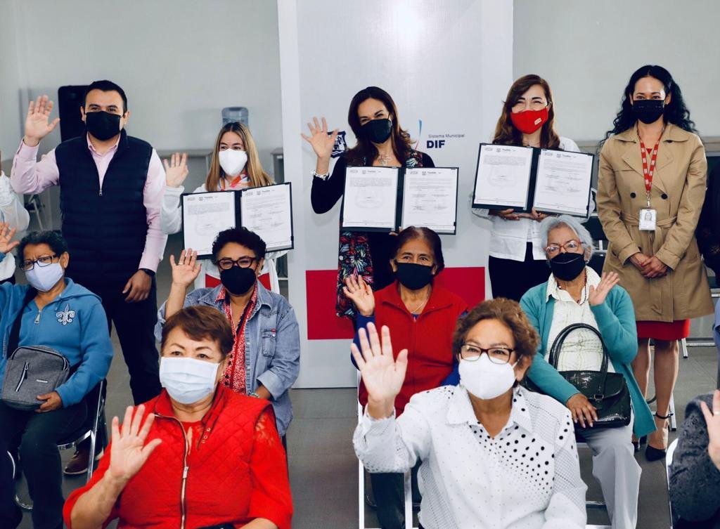 DIF Municipal de Puebla y OXXO se unen para equipar la UMI con un aula de medios para adultos mayores DIF Municipal de Puebla y OXXO se unen para equipar la UMI con un aula de medios para adultos mayores