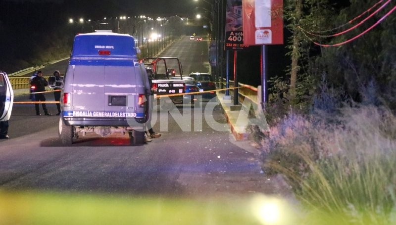 Hallan a una persona sin vida y encobijada en Periférico Ecológico, a la altura de Jardines de la Montaña