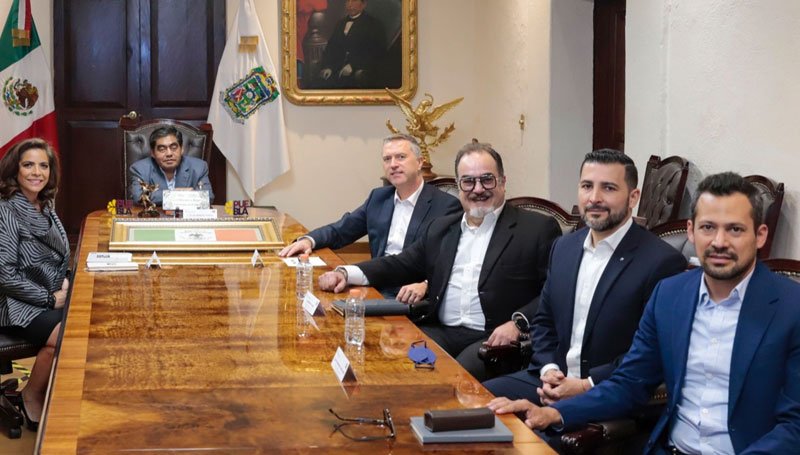 Presenta Volkswagen de México a gobernador de Puebla sus proyectos de inversión