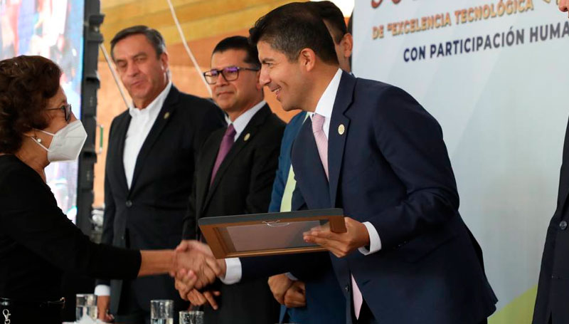 Aceptará Eduardo Rivera invitaciones para acudir al interior del estado, pero está enfocado en su labor como edil Aceptará Eduardo Rivera invitaciones para acudir al interior del estado, pero está enfocado en su labor como edil