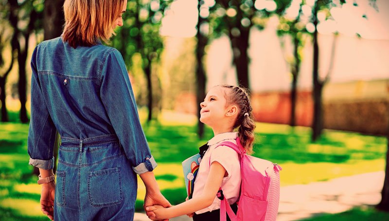 ¿Hasta dónde llega la responsabilidad de la familia y el sistema educativo, en la formación de valores en las nuevas generaciones? ¿Hasta dónde llega la responsabilidad de la familia y el sistema educativo, en la formación de valores en las nuevas generaciones?