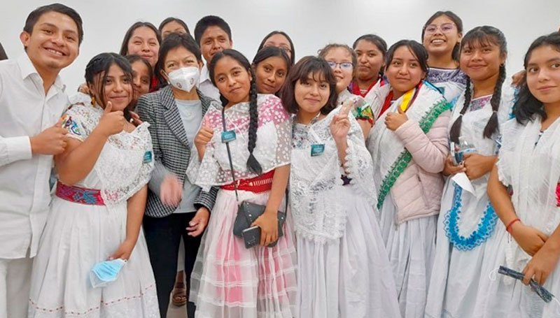 Analizan en la BUAP retos que enfrentan los estudiantes de pueblos originarios