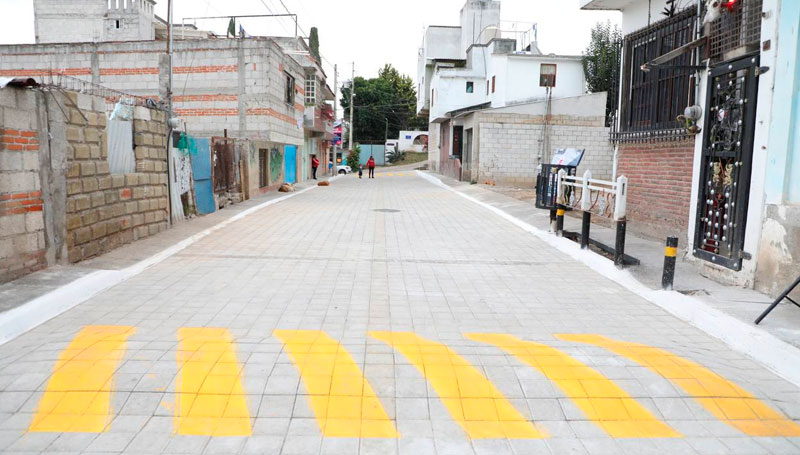 Entrega Eduardo Rivera tres nuevas calles como parte del programa «Construyendo Contigo Entrega Eduardo Rivera tres nuevas calles como parte del programa "Construyendo Contigo