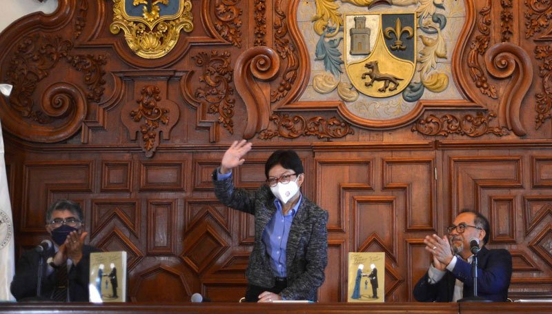 Preside Rectora BUAP presentación del libro Cómo ganar el Premio Nobel, de Peter Doherty