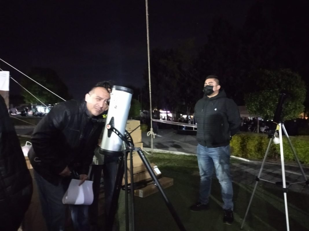 Viven poblanos la Noche de las Estrellas en 20 sedes