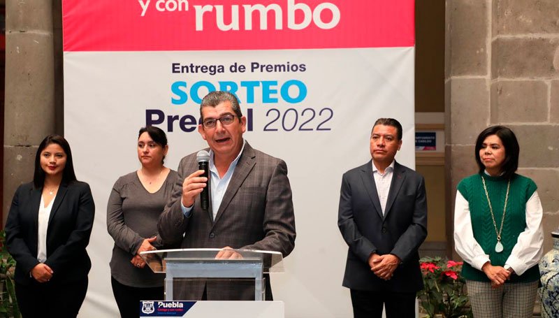Entrega ayuntamiento de Puebla premios a ganadores del Sorteo Predial 2022