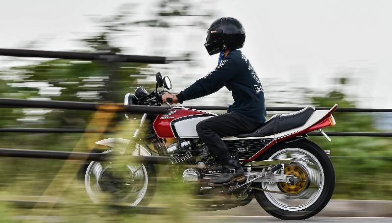 Muere al estrellar su motocicleta en Periférico Ecológico