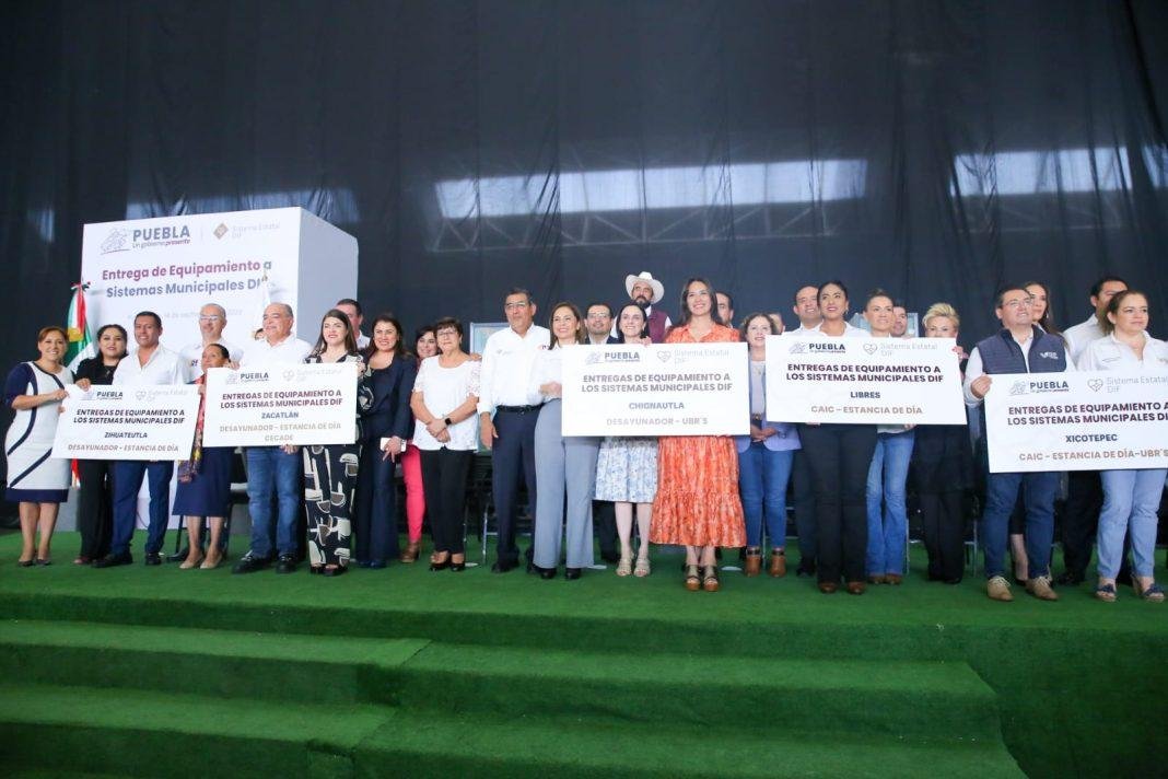 Entrega SEDIF Puebla equipamiento a 69 municipios
