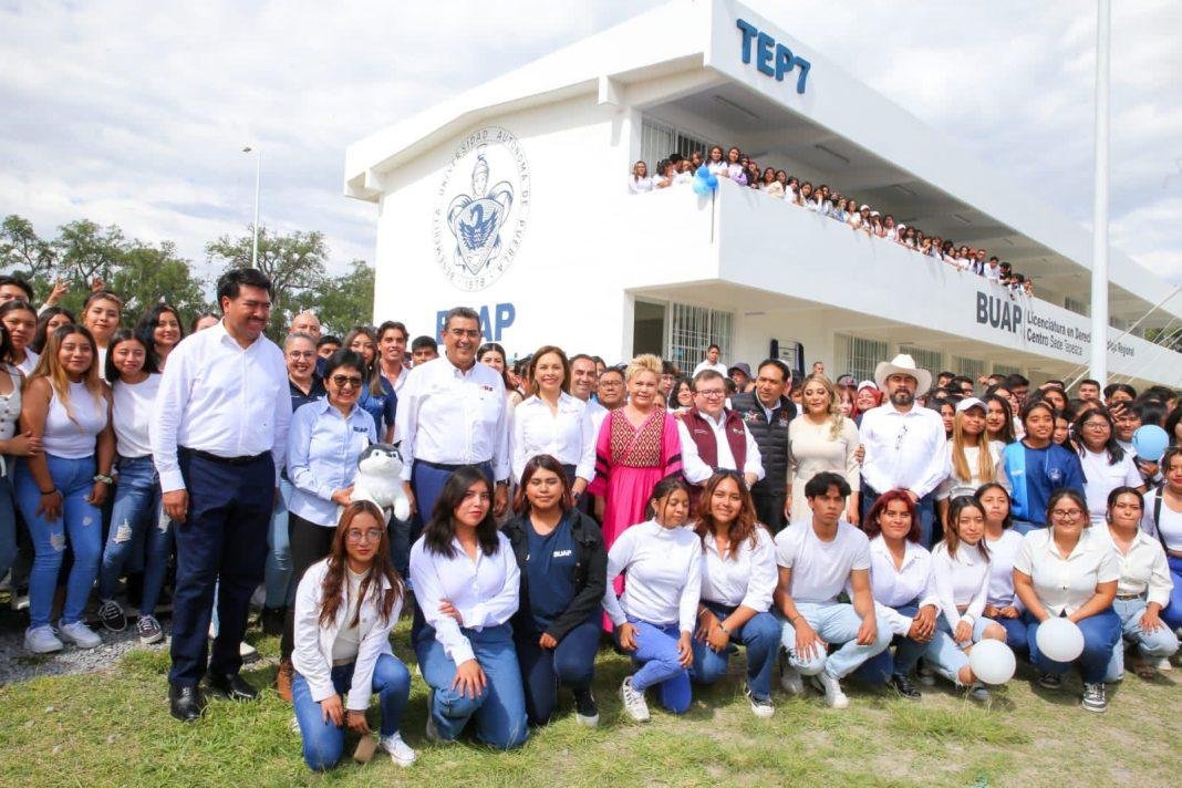Inauguran gobernador y rectora edificio en el Complejo Regional BUAP en Tepeaca