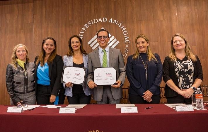 Firma SMDIF Puebla convenio de colaboración con la Universidad Anáhuac