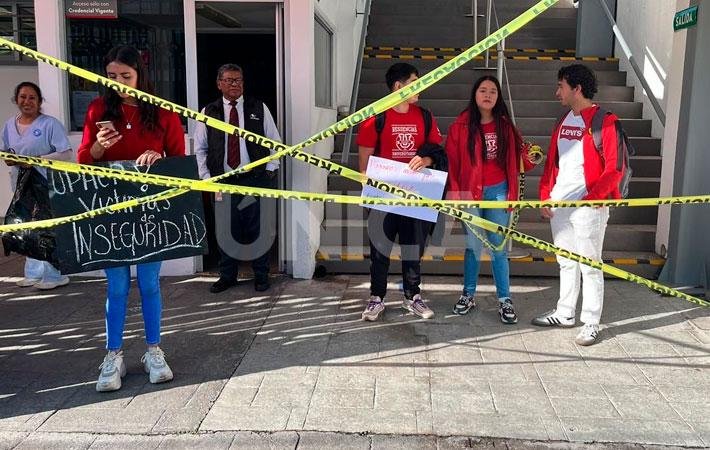 Protestan estudiantes de la Upaep para solicitar medidas de seguridad en el entorno
