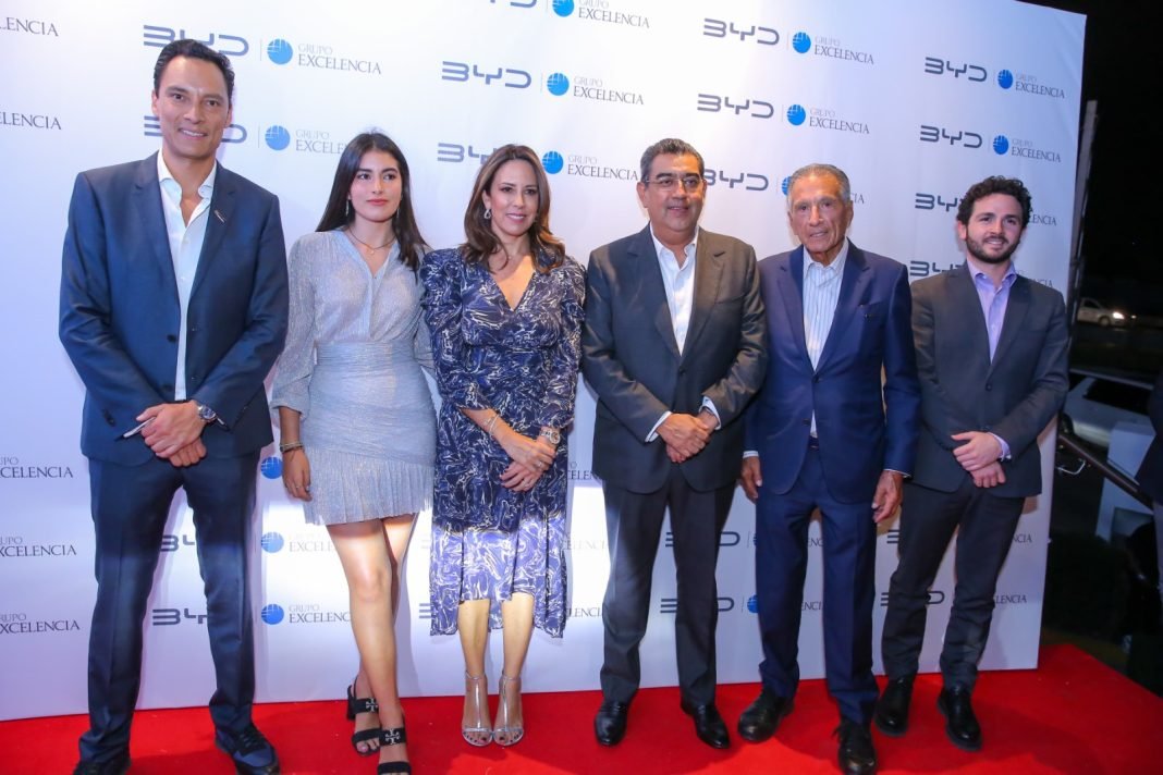 Inaugura el gobernador de Puebla la agencia automotriz BYD Inaugura el gobernador de Puebla la agencia automotriz BYD