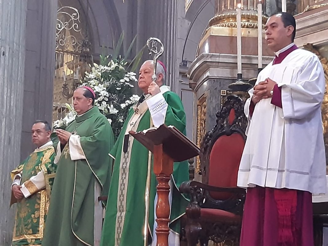 Ora arzobispo de Puebla por la paz y por las víctimas de la violencia Ora arzobispo de Puebla por la paz y por las víctimas de la violencia