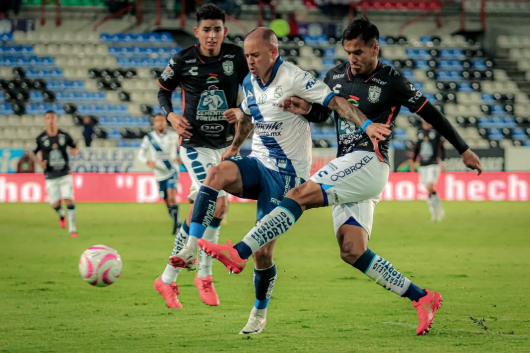 Suma el Club Puebla un punto al empatar 1-1 con Pachuca