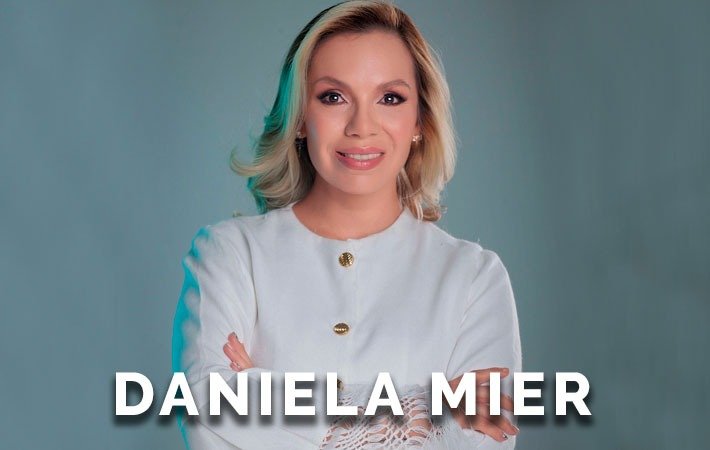 DANIELA MIER REVISTA ÚNICA