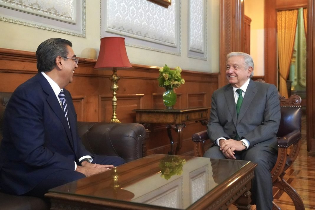 Revisan AMLO y Céspedes proyectos de desarrollo para Puebla Revisan AMLO y Céspedes proyectos de desarrollo para Puebla