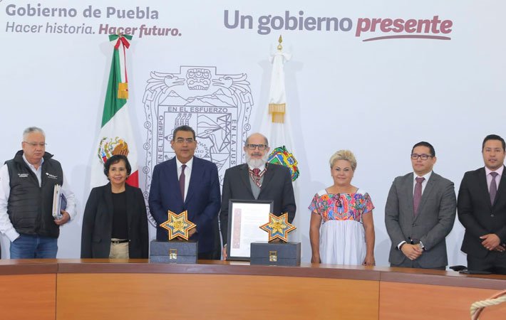 Presentan BUAP y Biblioteca Palafoxiana al gobernador sus Premios Campus Patrimonio 2023