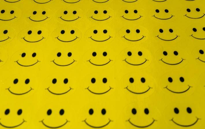 Iluminando al mundo en el Día Mundial de la Sonrisa