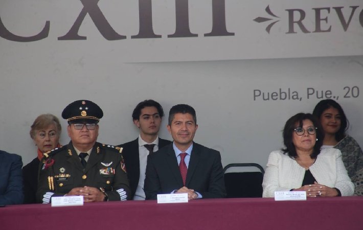 Asiste alcalde de Puebla a ceremonia por el CXIII Aniversario de la Revolución Mexicana