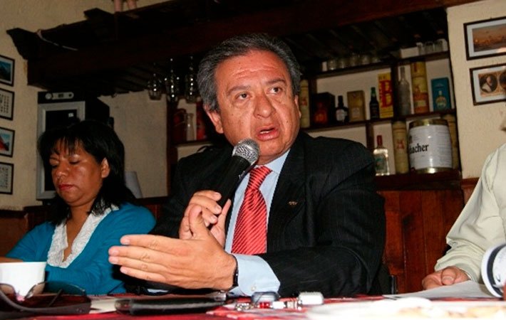Polo de Lara alza la mano para Alcalde de Puebla