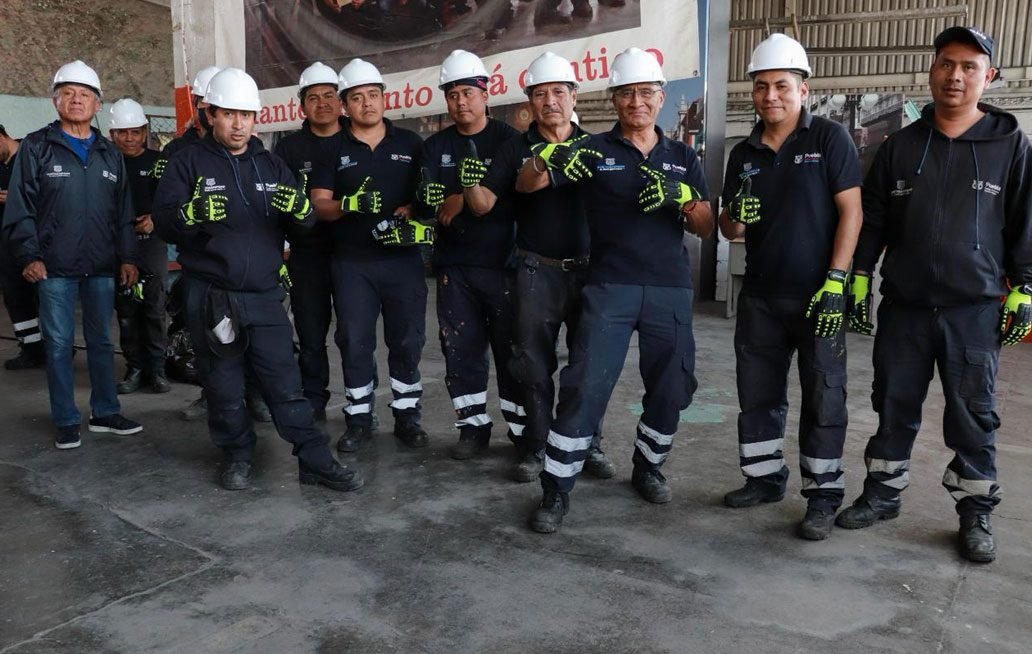 Entrega el ayuntamiento de Puebla equipo a cuadrilla que brinda mantenimiento a mercados