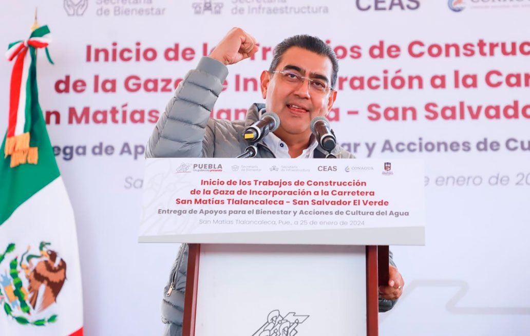 Gobernador de Puebla da el banderazo para la construcción de la gaza de incorporación a la carretera de Tlalancaleca