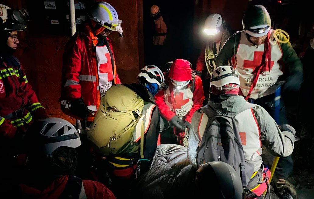 Refuerzan técnicos en rescate en áreas montañosas al equipo de la Cruz Roja Mexicana