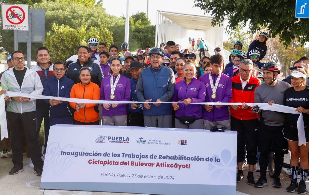 Inaugura Sergio Salomón rehabilitación de la ciclopista de la Vía Atlixcáyotl