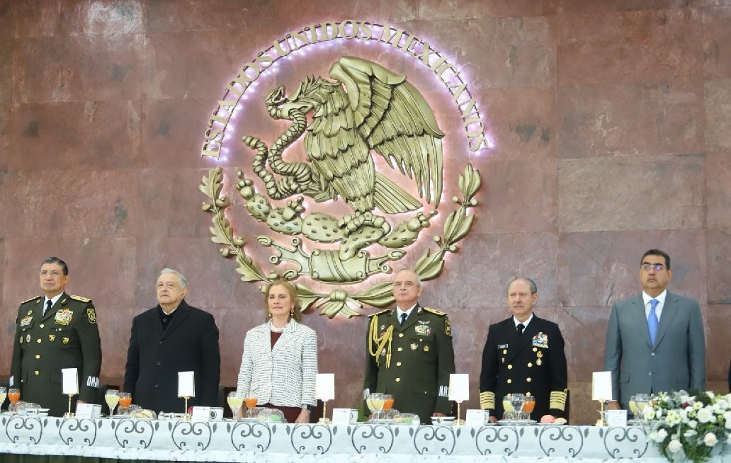Inauguran AMLO y el gobernador de Puebla el complejo de la Industria Militar de Oriental Inauguran AMLO y el gobernador de Puebla el complejo de la Industria Militar de Oriental