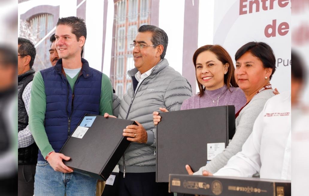 SEDIF Puebla refuerza trabajo por población vulnerable con entrega de computadoras
